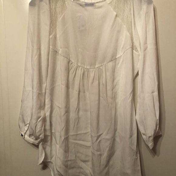 White blouse with lace detail - Picture 5 of 6